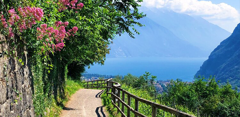 Hotel Luise - Secret places - From the Varone Waterfall, take the Gola path up to Tenno Castle.