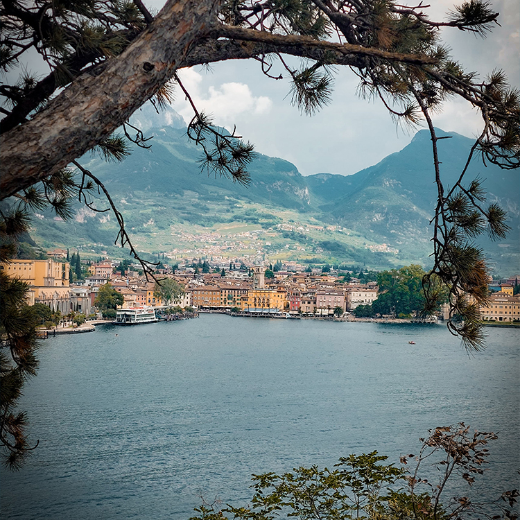 Hotel Luise - Ti proponiamo i nostri posti preferiti dove passeggiare, prendere un cappuccino, per fare un pic nic, un tuffo o semplicemente per ammirare il paesaggio.