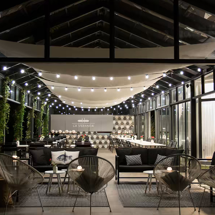 Hotel Luise - Di giorno o di notte, è sempre il momento giusto per una pausa in Veranda