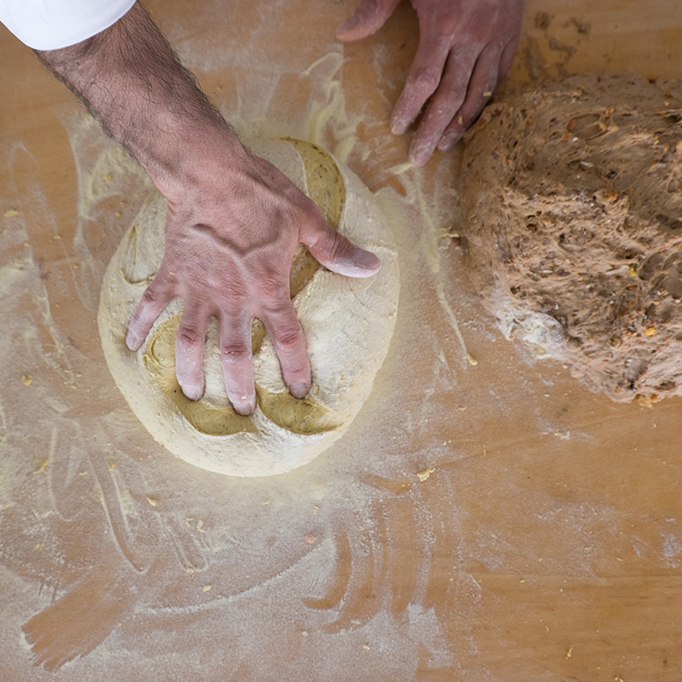 Come se fossi a casa, al Luise prepariamo ogni singolo giorno le nostre specialità fatte a mano.