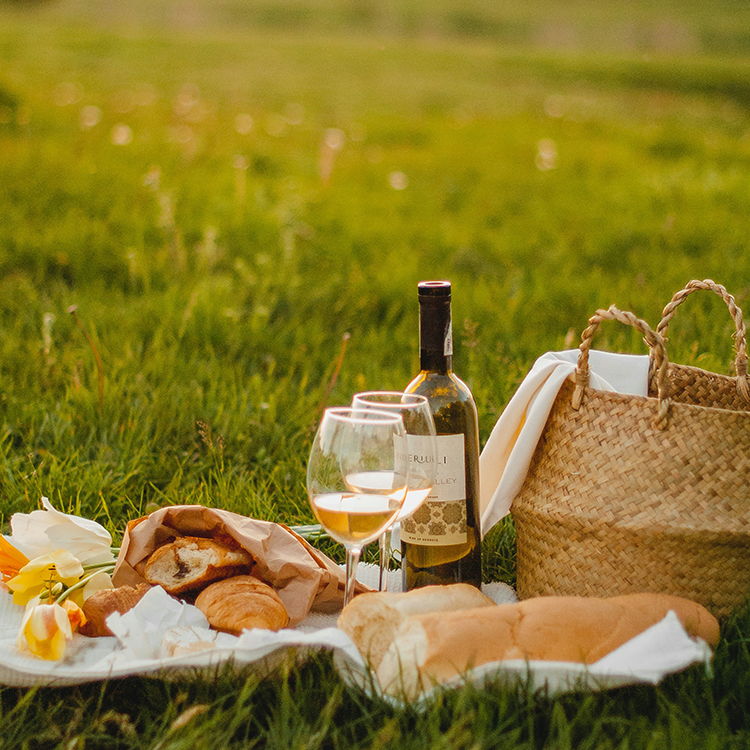 Luise pic nic: durante il giorno il tempo è perfetto per startene in giro, a piedi, in bici, in macchina, e i posti giusti te li consigliamo noi.